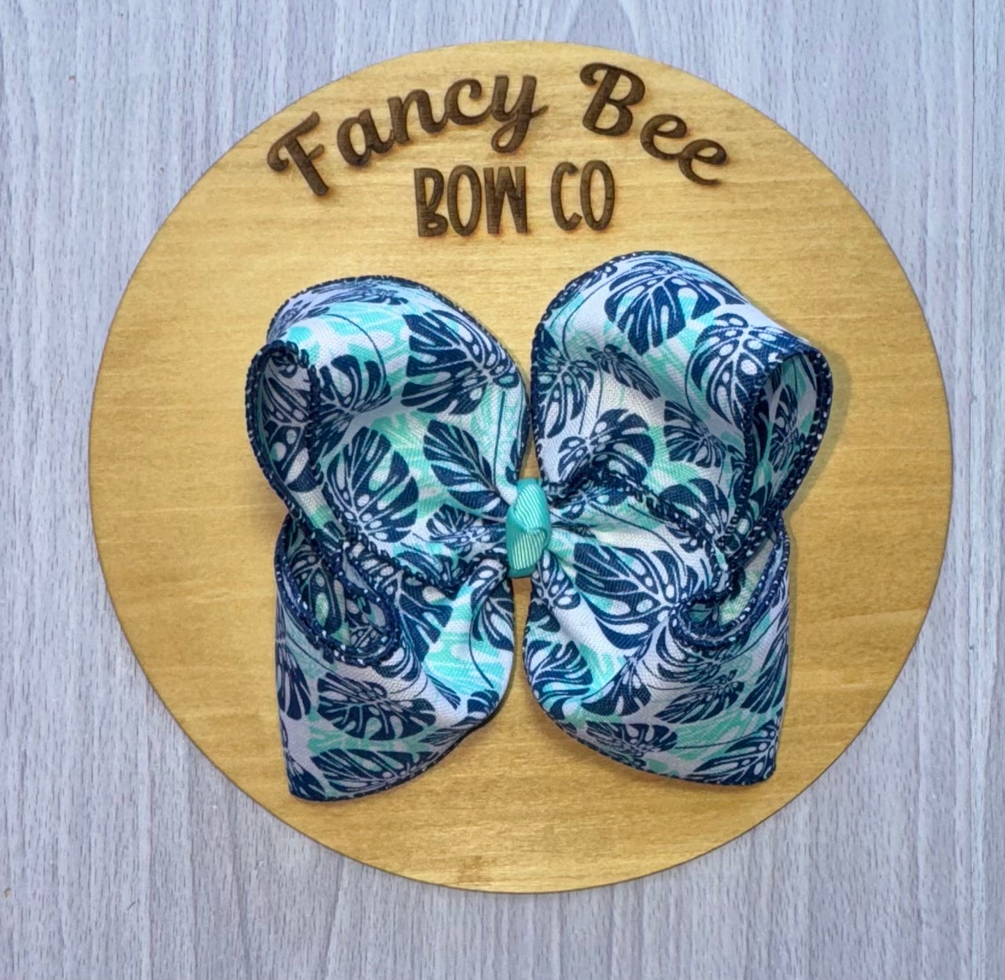 Palm Beach Queen Bee Bow