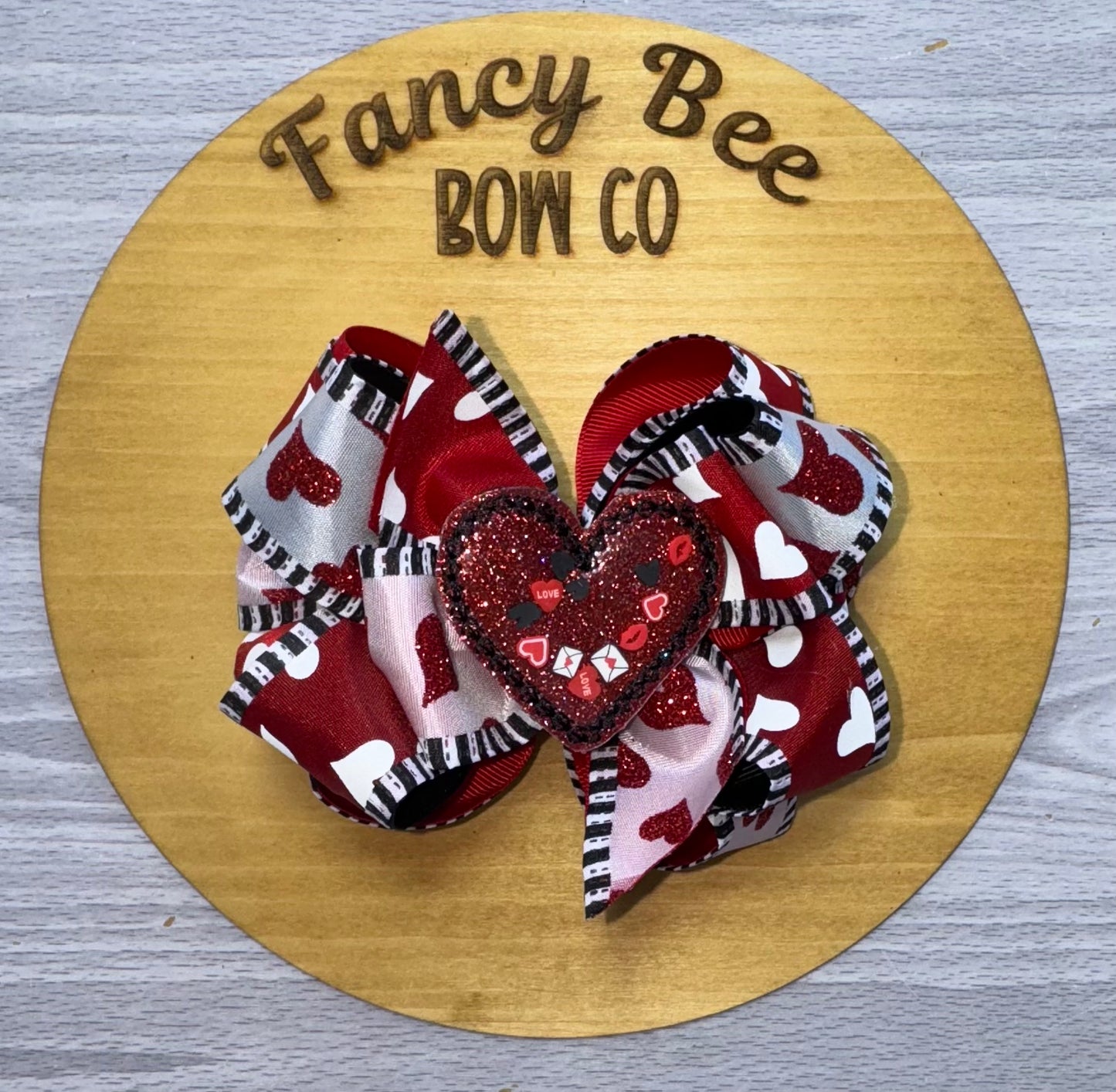 Heartbreaker Beehive Style Hairbow w/ Detachable Shaker Feltie