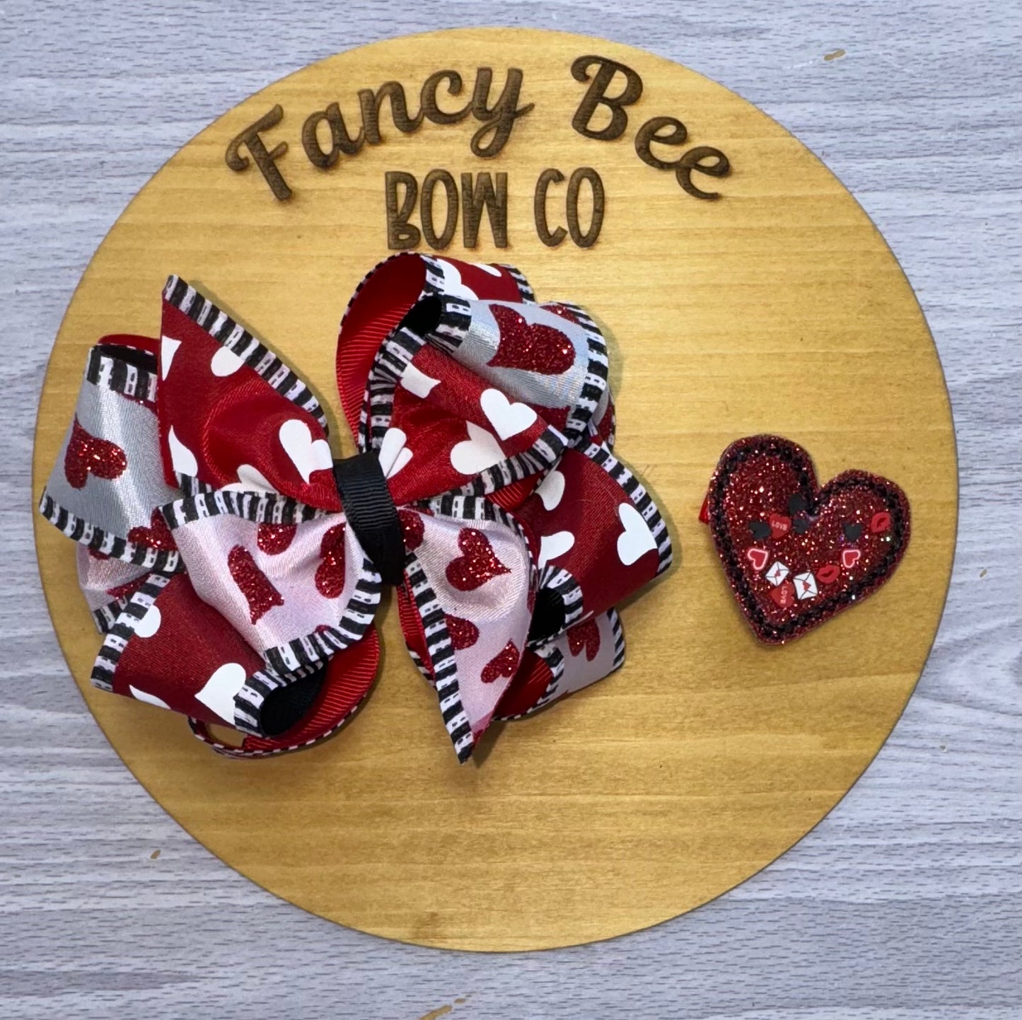 Heartbreaker Beehive Style Hairbow w/ Detachable Shaker Feltie