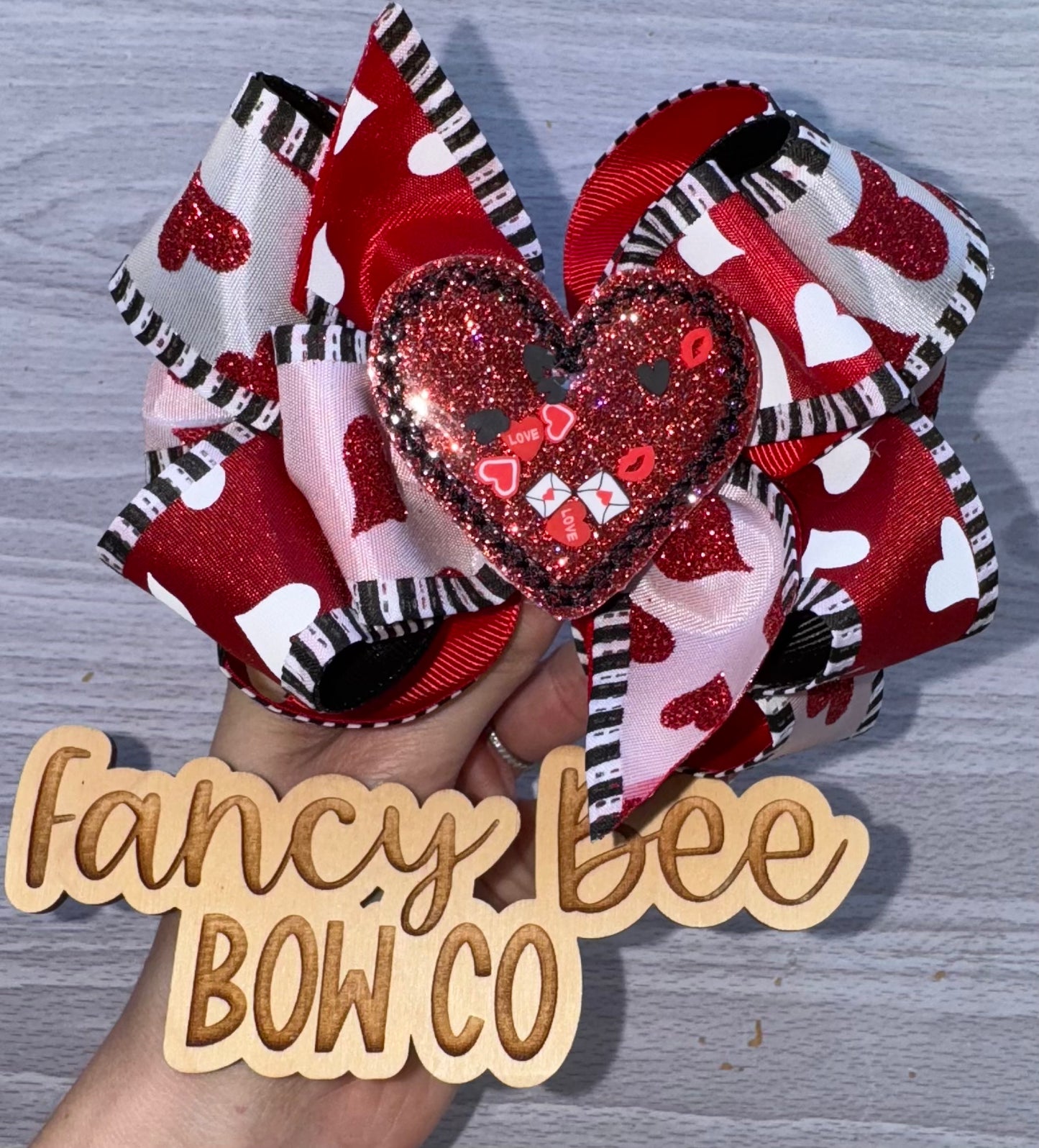 Heartbreaker Beehive Style Hairbow w/ Detachable Shaker Feltie
