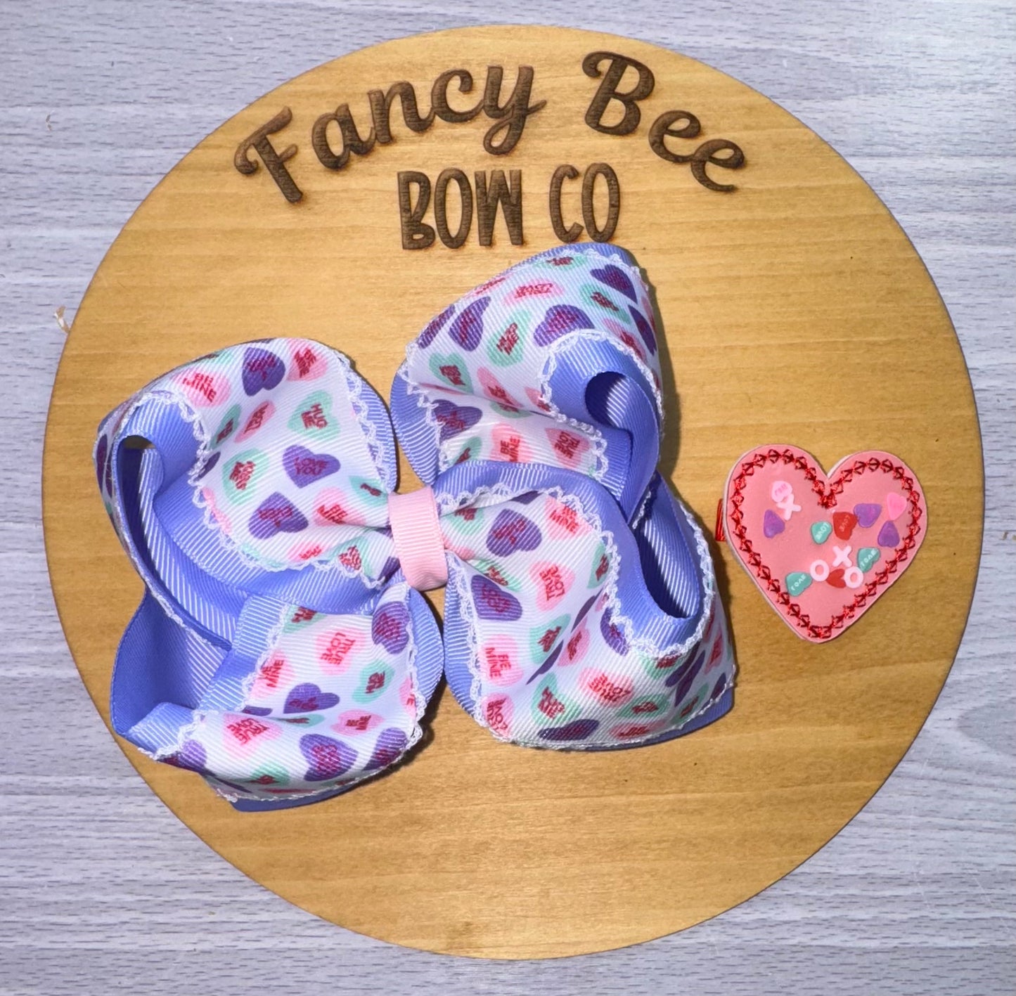 Candy Hearts Queen Style Bow w/ Detachable Shaker Feltie