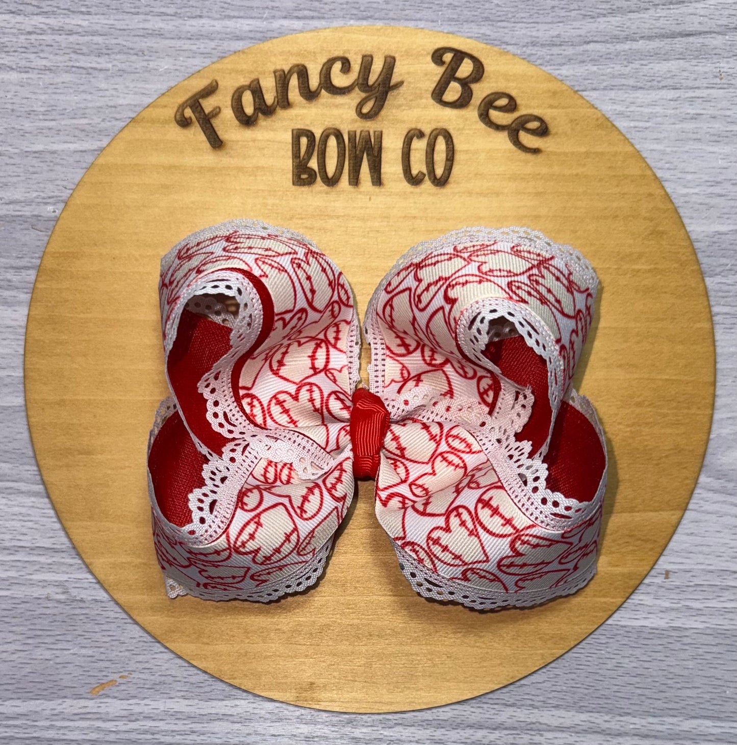 Scalloped Baseball Queen Style Bow